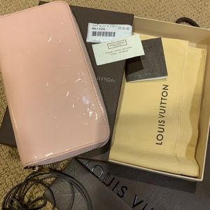 LOUIS VUITTON VERNIS ZIPPY WALLET - BLUSH